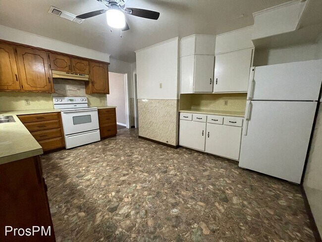 Building Photo - 2 br, 1 bath House - 115 E. Tennie Street