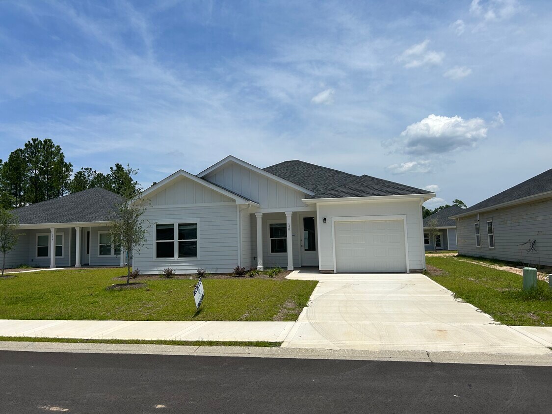 Foto principal - 160 Bradford Ct