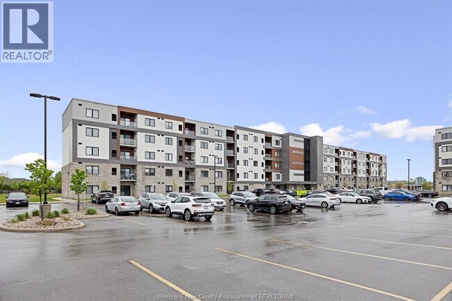 Photo du bâtiment - 2550 Sandwich W Pkwy