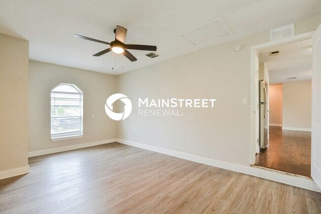 Building Photo - 3 Bedroom Pet-Friendly Home in Sanford, FL with Main Street Renewal