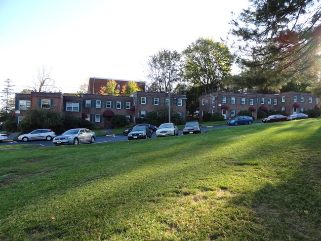 Parking Area - Soundview Apartments