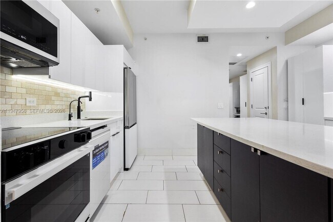 Building Photo - 5300 NW 87th Ave