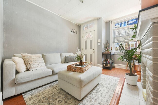 Building Photo - Updated Home - Lawrenceville