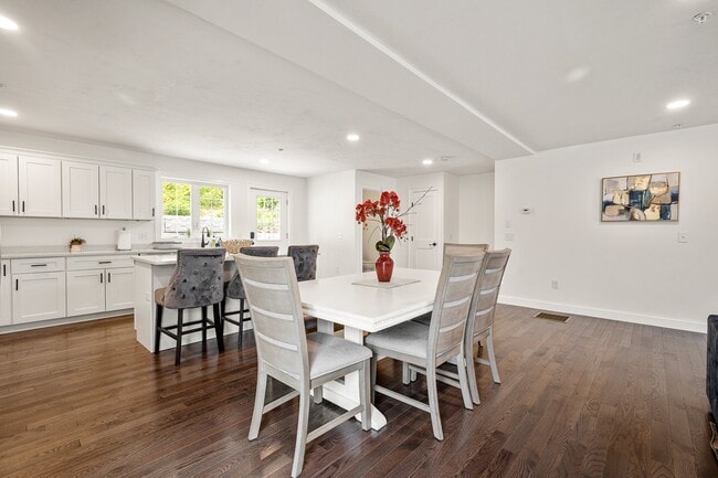 Building Photo - 49 Chilmark St