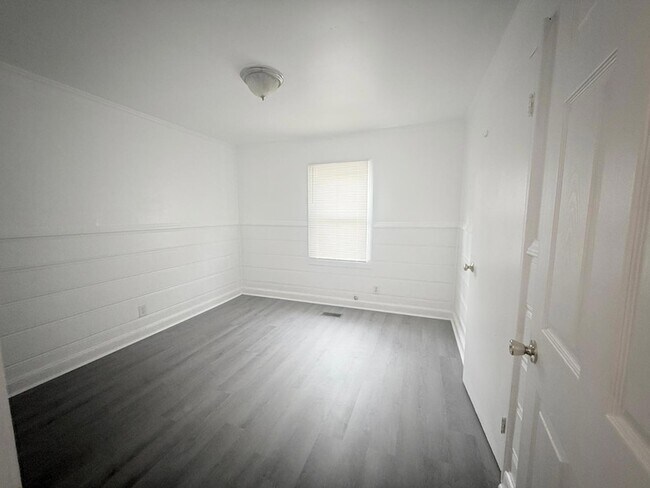Building Photo - 1702 Gunter St