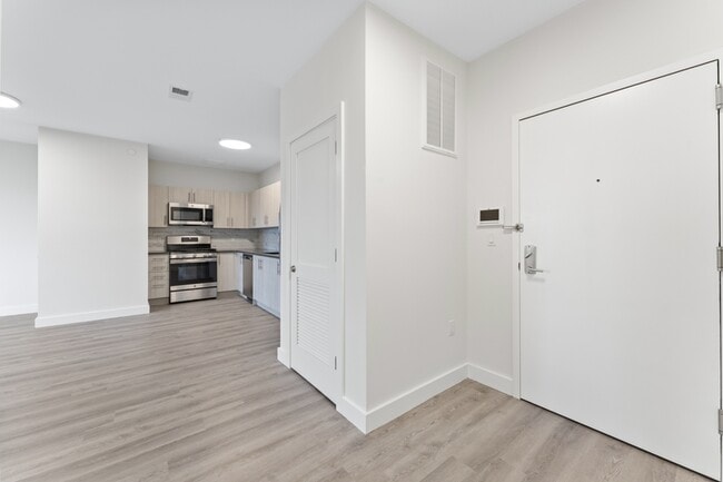 Building Photo - 49s Day St. - 302