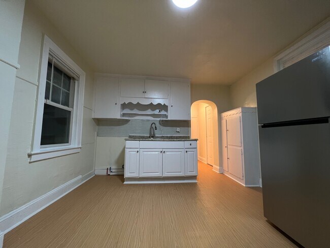 Building Photo - 108 Beech St
