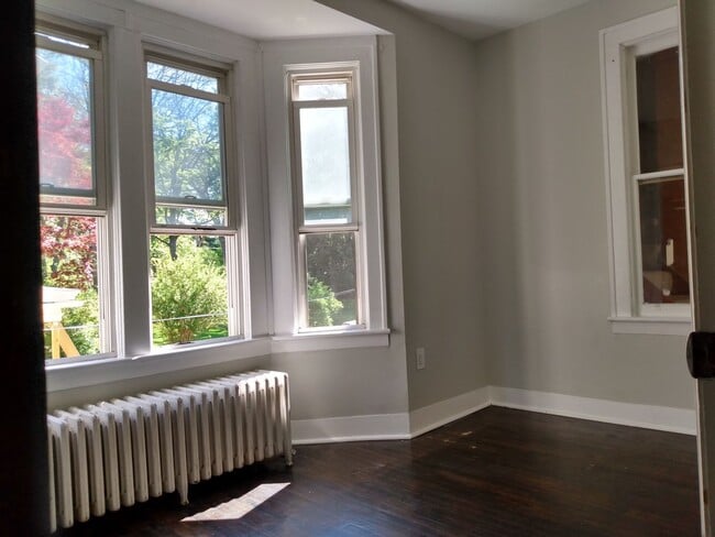 Building Photo - 45 S Pine Ave