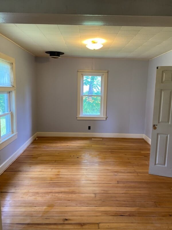 Side/offset room - 25107 State St