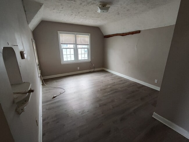 Building Photo - 1025 Goodhue Blvd