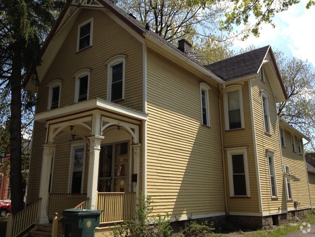 Building Photo - 76 Alexander St