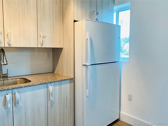 Foto del edificio - 1550 NW 1st Ct