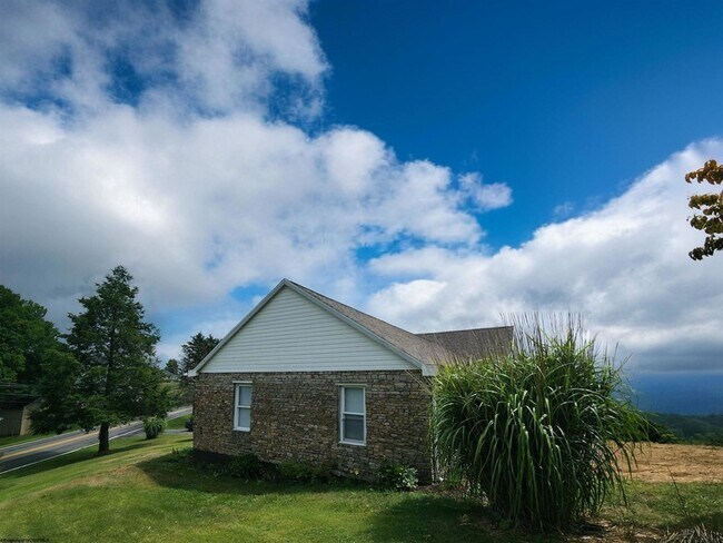 Building Photo - 2726 Stewartstown Rd