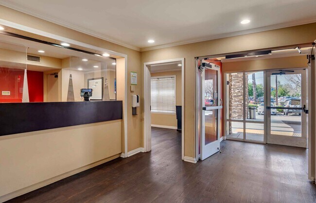 Building Photo - Furnished Studio-Los Angeles - Monrovia