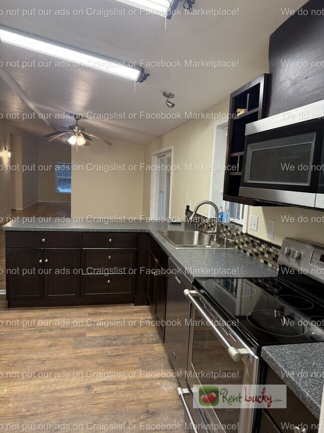 Building Photo - Updated 3-Bedroom Home with Detached 2-Car Garage on 1.65 Acres in Duvall!