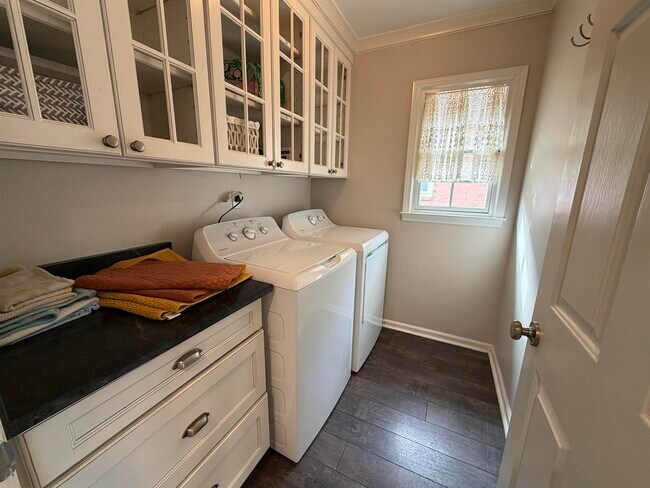 Foto del edificio - 1565 Dexter Run W