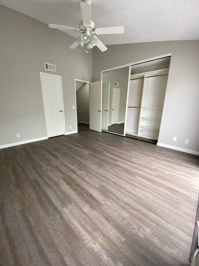 Building Photo - 14 Candlewood Ln