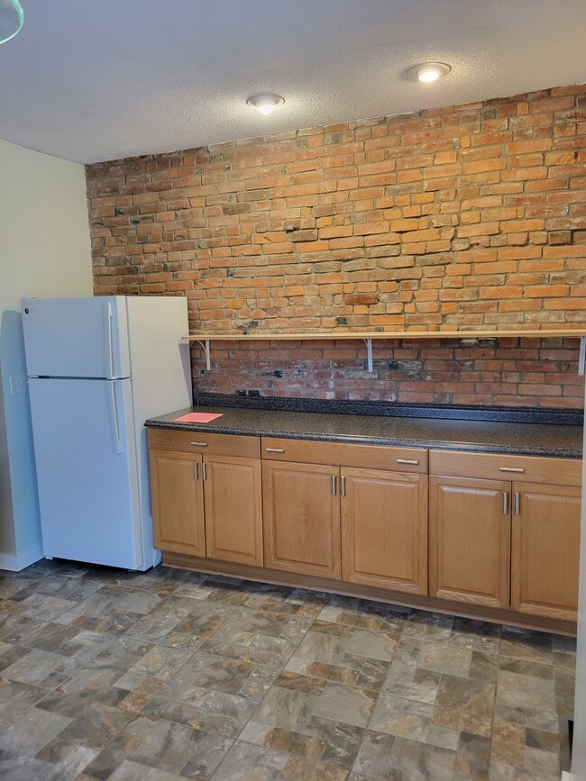 Pisos de baldosas para espacios de trabajo de cocina - 629 Oak St