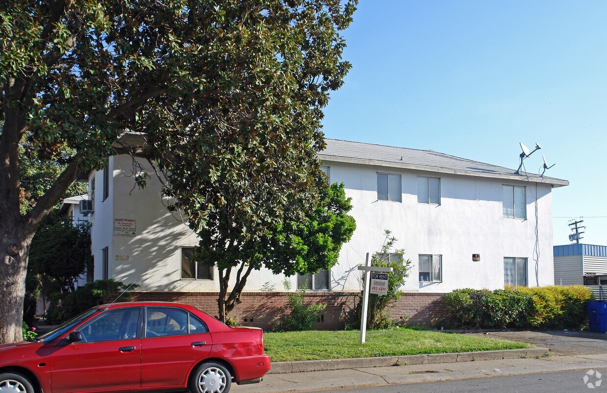 Building Photo - Sixteenth Avenue Apartments