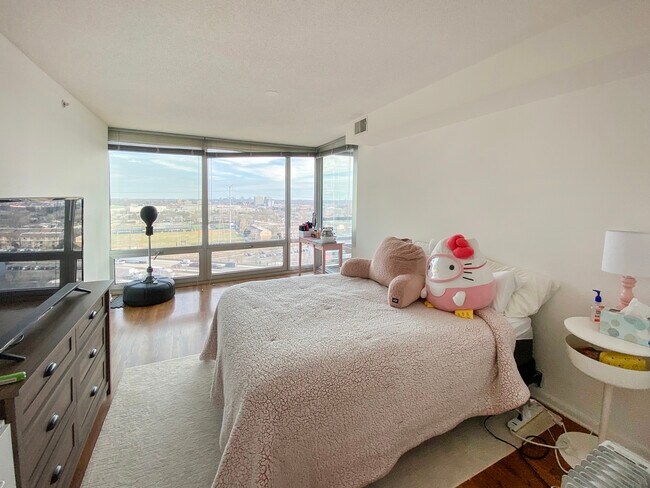 Foto del edificio - 9655 Woods Dr
