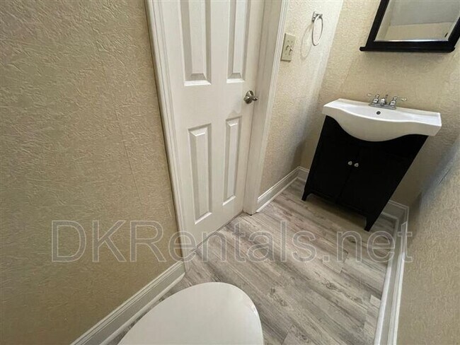 Building Photo - 2930 Governors Ct