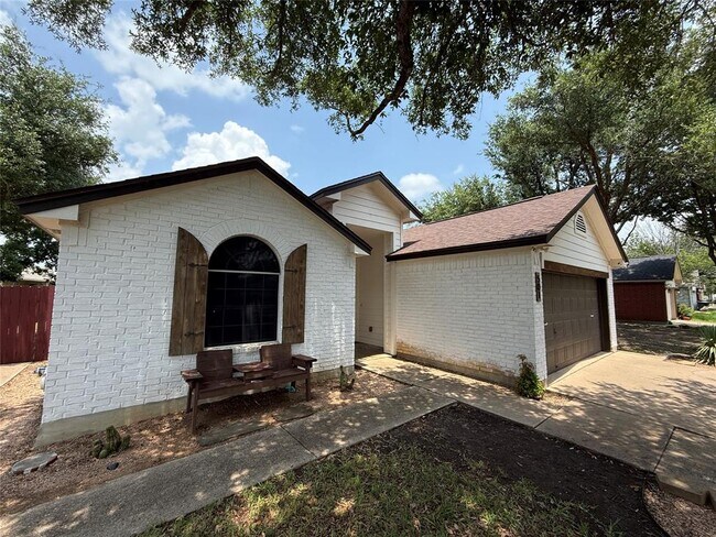 Building Photo - 501 Morning Dove Dr