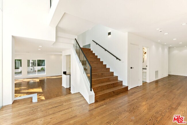 Building Photo - 10381 Strathmore Dr
