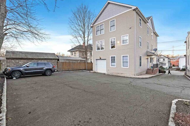 Building Photo - 69 Abbett Ave