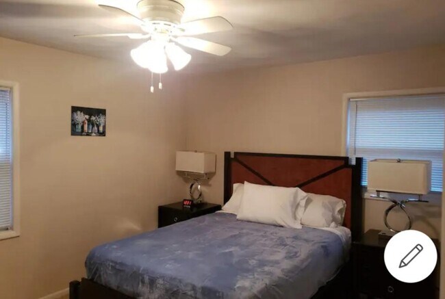 Building Photo - 555 N Pearl St