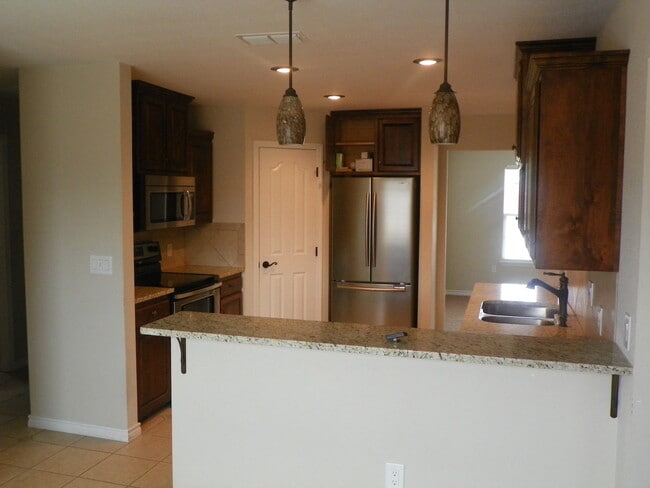 Foto del edificio - SPECTACULAR NEWER HOME, FIREPLACE, FORMAL ...