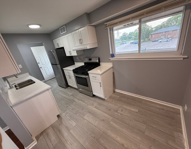 Building Photo - 1505 S Canford Cliffs Dr