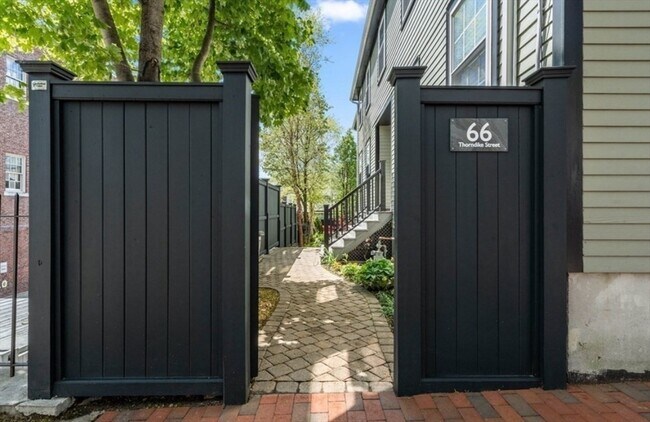 Foto del edificio - 66 Thorndike St
