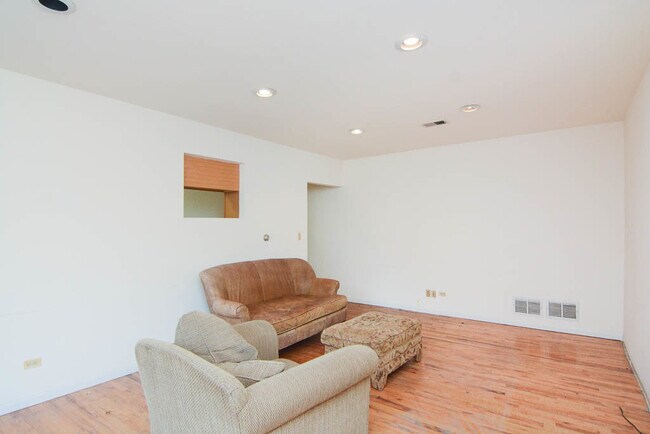 Foto del edificio - 2823 N Lincoln Ave