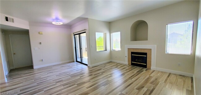 Building Photo - 8250 N Grand Canyon Dr