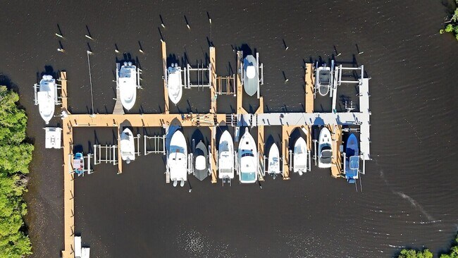 Foto del edificio - 8951 SE Marina Bay Dr