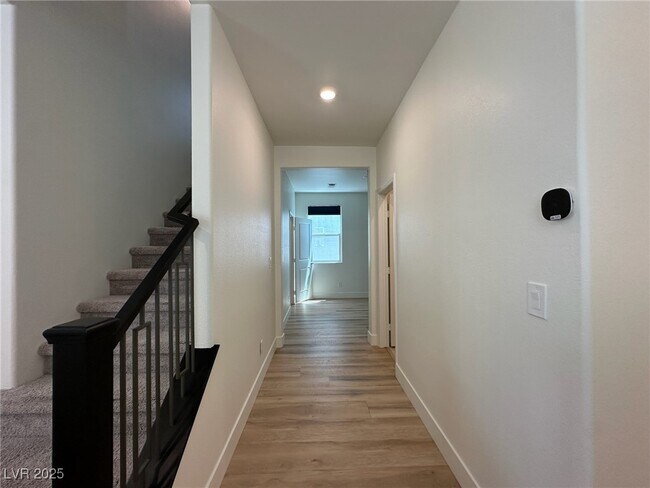 Foto del edificio - 6988 Sylmar Ave