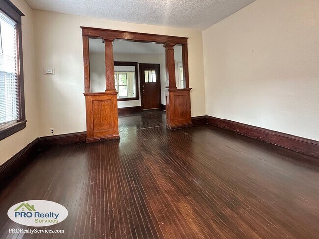 Foto del edificio - 2334 N Upton Ave