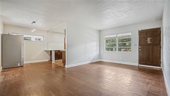 Building Photo - 5518 Riviera Dr