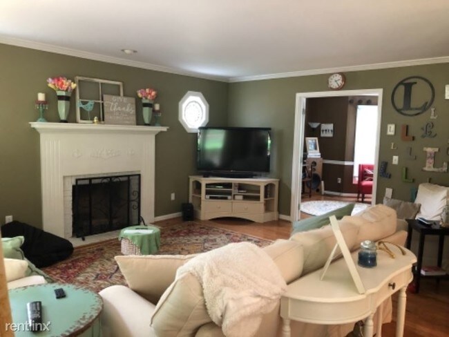 Building Photo - 4 br, 2.5 bath House - 2113 Waterloo Dr