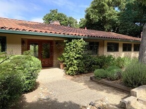 Building Photo - 69 E Garzas Rd