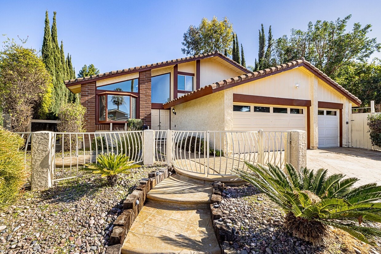 Primary Photo - Welcome to your new home at 2912 Canna Street