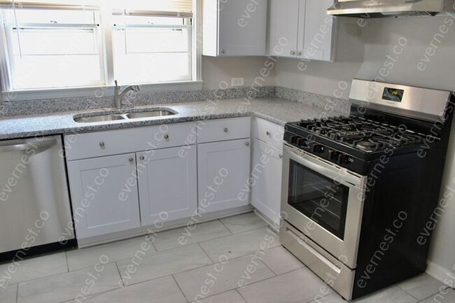 Foto del edificio - 4 BED & 2 BATH / PET-FRIENDLY / S8 ACCEPTED
