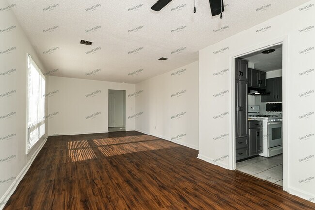 Foto del edificio - 747 Chevron Dr