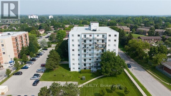 Photo du bâtiment - 986 Huron St