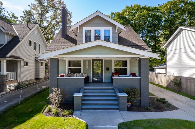 Foto del edificio - 18031 Larchwood Ave
