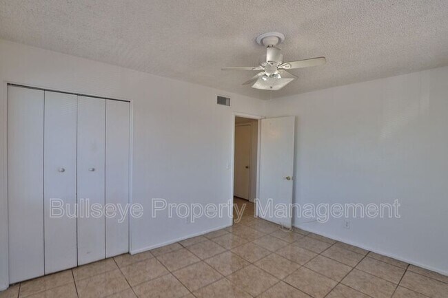 Building Photo - 859 W Ray Rd