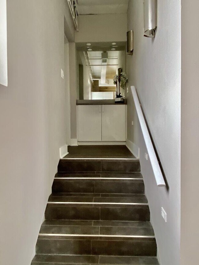 Building Photo - 1 bedroom in Charlottesville VA 22902