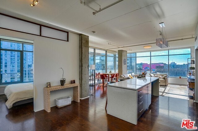 Foto del edificio - 1100 S Hope St