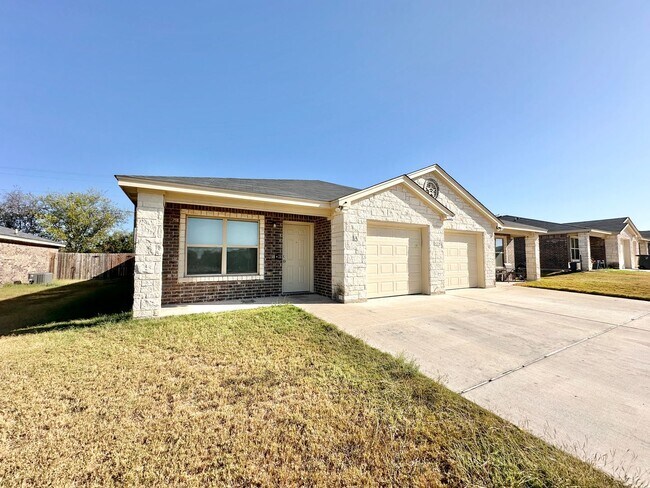 Foto del edificio - 4204 Ivory Ln