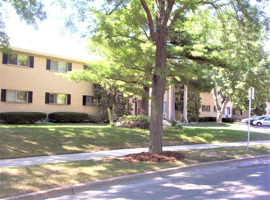 Primary Photo - 30 Heritage Cir